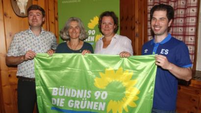 Bild: Hirsch
Benjamin Quaas, Martina Pfauntsch, Claudia Müller-Völkl und Andre Petershans (von links) bilden den neuen Kreisvorstand der "Grünen".