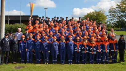 Bild: dob
64 Nachwuchskräfte der Feuerwehren aus dem Landkreis Neustadt/WN traten zum Erwerb der Jugendleistungsspange der Deutschen Jugendfeuerwehr im Vohenstraußer Sportzentrum an.