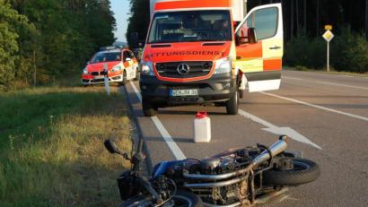 Bild: sm
Nur leicht verletzt wurde ein Kawasaki-Fahrer am Samstagabend, 14. September, auf der B22, als er mit einem kreuzenden Reh zusammenstieß.