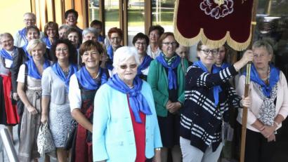 Bild: Hirsch
Die Mitglieder des Frauenbundes Schwarzenfeld feierten am Sonntag das 100-jährige Bestehen des Zweigvereins.