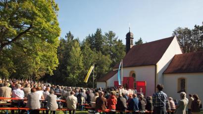 Bild: sön
Bei herrlichem Sonnenschein waren wieder viele Gläubige zum Festgottesdienst auf den Eggenberg gekommen.