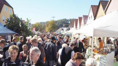Bild: krb
Auf ähnlich viele Besucher hoffen der Bayerische Bauernverband, Kreisverband Weiden/Neustadt, und die Stadt Neustadt am 29. September, wenn der 15. Bauernmarkt eröffnet wird.