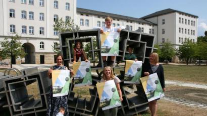 Bild: privat
Sie geben dem Zukunftskongress ein Gesicht: Die Organisatoren (von links) Heike, Paul und Helena von Eyb, Leo Neugebauer, Barbara Diener-Hönle, Jakob von Eyb und Gabriele Neugebauer.