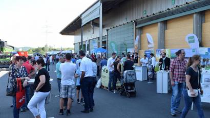 Bild: bnr
Viele Besucher informierten sich beim Tag der offenen Tür über das "Innenleben" des neuen Baywa-Agrar-Kompetenzzentrums.