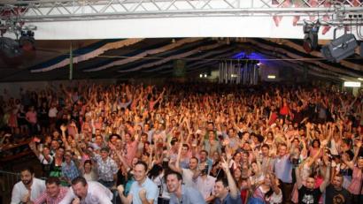 Bild: exb
Die Flosser Kirwa hat mittlerweile unzählige Fans, die immer mit von der Partie sind.