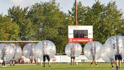 Bild: es
Mit "Bubble Soccer" hat der TSV Tännesberg für sein Jubiläum einen Volltreffer gelandet: Spaß und Freude am laufenden Band.