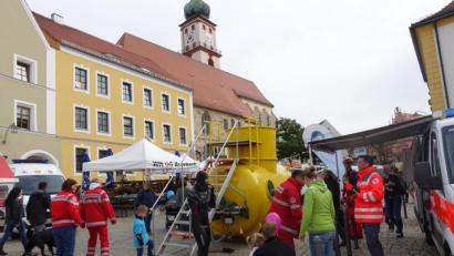 Bild: cog
Im vergangenen Jahr wartete das Rote Kreuz beim Tag der Vereine gleich mit einem gelben U-Boot auf. Rettungstaucher demonstrierten damit ihre Einsatzbereitschaft.
