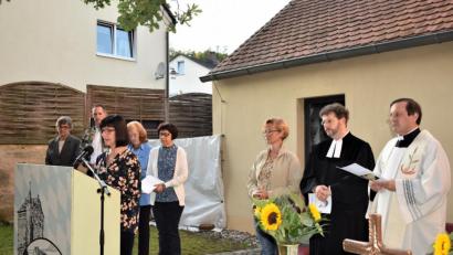 Bild: rgr
Die Geistlichen Bernhard Müller (von rechts) und Andrè Fischer, Gemeindereferentin Christine Gößl sowie Mitglieder des Arbeitskreises Ökumene feiern den Tag der Schöpfung.