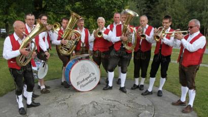 Bild: nm
Am Mittelpunkt Mitteleuropas im Flossenbürger Ortsteil Hildweinsreuth treten die Musikanten von der "Blaskapell'n Flossenbürg" auf.