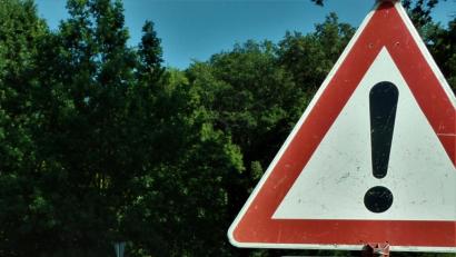 Bild: jml
Die Straße auf den Lauterberg ist stellenweise in einem erbärmlichen Zustand. Das soll sich im nächsten Jahr ändern. Bis dahin heißt es: Die Löcher umfahren.