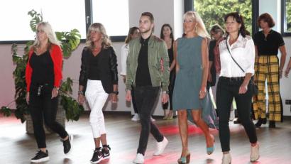 Bild: Hirsch
Selbstbewusst bewegten sich die Bewerber beim Model-Casting über den Laufsteg der Tanzschule Theuerl.