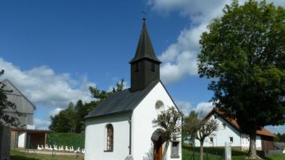 Bild: Portner
Der Dorfplatz von Schwand punktet bereits mit Kapelle und Brunnen. Von der Einfachen Dorferneuerung könnten auch private Vorhaben profitieren.