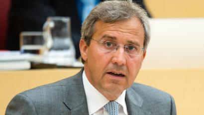 Archivbild: Matthias Balk/dpa
Der Abgeordnete Franz Rieger (CSU) spricht während einer Plenarsitzung im bayerischen Landtag.