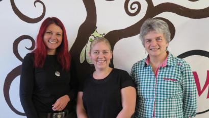 Bild: jzk
Jessika Wöhrl-Neuber, Silvia Ottinger und Christa Vogl (von links) machten sich Gedanken über die dreiteilige Kursreihe „Plastikfreier leben“ im Familienzentrum Mittendrin.