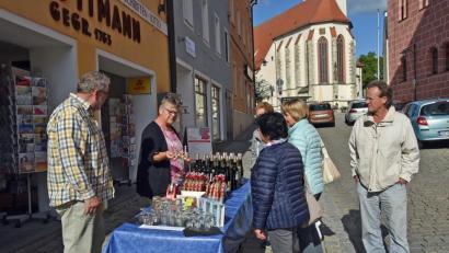 Bild: Andreas Royer
Beim Besenfest gehen die Geschäftsinhaber mit ihren Angeboten auf die Straße.