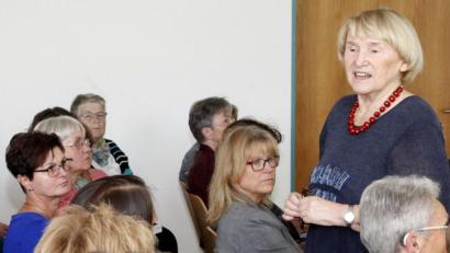 Bild: Hirsch
Barbara Romero (rechts) stellte beim Demenz-Forum die von ihr entwickelte Selbsterhaltungstherapie vor.