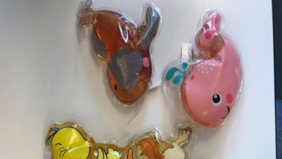 Bild: lebensmittelwarnung.de
Das Bundesamt für Verbraucherschutz und Lebensmittelsicherheit warnt vor diesem Dusch & Badegel für Kinder, das bei Rossmann verkauft wurde.