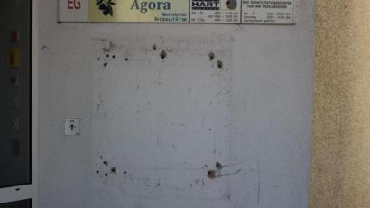 Bild: Polizeiinspektion Neunburg vorm Wald 
Hier hatte der Zigarettenautomat einst gehangen: An der Wand beim Zugang Ledererstraße ins Ärztehaus.