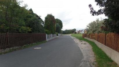 Bild: br
Dieses Teilstück der Ortsstraße in Unterbruck ist eine von weiteren vorgesehen Maßnahmen zur Verbesserung der Straßenentwässerung.