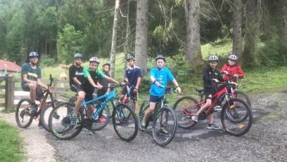 Bild: es
In erster Linie waren es Buben, die im Gelände eine Herausforderung mit einem Mountain-Bike suchten.