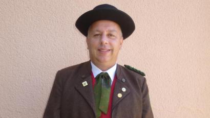 Bild: bk
Schützenmeister Klaus Ludwig präsentiert vorab schon einmal die Tracht.