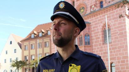 Bild: Polizei Sulzbach-Rosenberg
Quadratisch, gelb, gestochen scharf - so sieht die neue Body-Cam der Polizei aus. Jetzt sind die Geräte auch in Sulzbach-Rosenberg im Einsatz.
