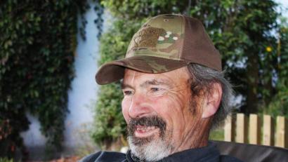 Bild: ld
Axel Götte ist ein richtiger Naturbursche. Er lebt mit der Natur und in ihr. Auf der Terrasse seines Gartenhauses sitzend erfreut er sich an seinen Tieren, die er unweit seines Wohnhauses auf riesigen Flächen absolut biologisch pflegt.