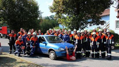 Bild: jma
Um den aktiven Feuerwehrdienst antreten zu können, nehmen Mitglieder der Wehren aus Pressath, Hessenreuth, Friedersreuth, Zintlhammer, Troschelhammer, Dießfurt, Feilersdorf, Zessau/Weihersberg, Burkhardsreuth und Schwarzenbach am MTA-Lehrgang teil.