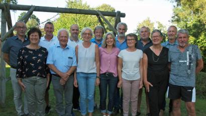 Bild: sön
Die Teilnehmer an der Doppelmeisterschaft 2019 des TC Rieden, denen Bürgermeister Erwin Geitner (hinten links) gratulierte.