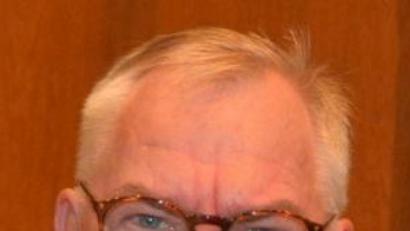Bild: jr
Dr. Wolfgang Fortelny, der neben seinem Hauptberuf als Internist auch noch als Notarzt und als Feuerwehrarzt tätig ist, hat den Aufsichtsrat der Kliniken AG Nordoberpfalz mit sofortiger Wirkung verlassen. Das Rücktrittsschreiben hatte der Waldsassener Landrat Wolfgang Lippert bereits am 11. September übergeben.