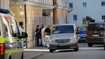 Bild: Alexander Auer
Nach einem Wohnungsbrand in einem Mehrfamilienhaus in Regensburg hat die Polizei am Mittwoch, 18. September 2019, zwei Tote gefunden.