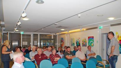 Bild: enz
Im Sibyllenbad fanden die letzten Absprachen zur Abwicklung des Kartoffelfestes statt. Links der Leiter des Sibyllenbades, Gerhard Geiger, rechts der Vorsitzende des Fremdenverkehrsvereins, Alfons Schnurrer