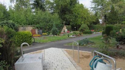 Bild: kgg
Die Wasserentnahmestelle beim Urnenfriedhof ist jetzt erneuert worden.
