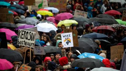 Bild: Sina Schuldt
Schüler beteiligen sich an der „Fridays for Future“-Klimademonstration. Foto: Sina Schuldt/Archiv