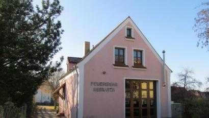 Bild: bl
In unmittelbarer Nachbarschaft des alten Feuerwehrhauses soll das Neue entstehen.