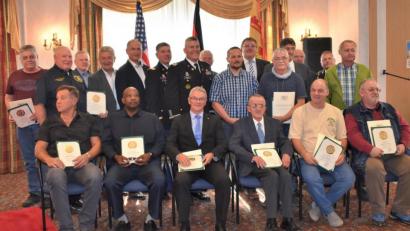 Bild: rgr
Viele Mitarbeiter sind seit Jahrzehnten für die US-Garnison im Einsatz und werden für ihre 40-jährige Treue geehrt.