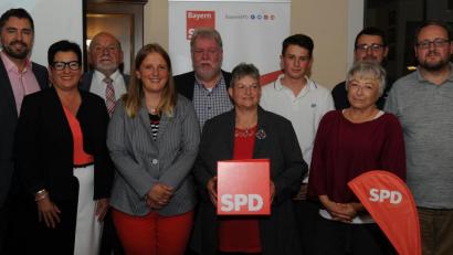 Bild: gf
Von links: Gerald Schmidt, Birgit Fruth, Martin Seibert, Simone Böhm-Donhauser, Dieter Weiß, Sonja Höcherl, Lukas Plössl, Rita Weber, Simon Seibert und Daniel Seibert.
