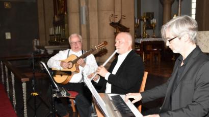 Bild: hcz
Thomas Gleixner, Johannes Seiler und Horst Plössner (von links) ließen die Veranstaltung "Punkt 12" zu einem großen Kunst-Erlebnis werden.