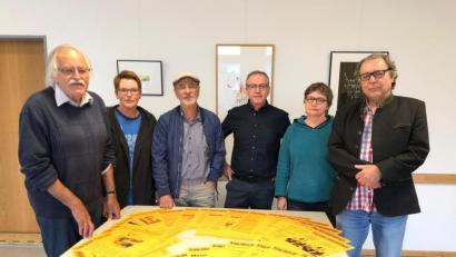 Bild: exb
Der Arbeitskreis Flüchtlingshilfe macht auf den Tag des Flüchtlings, der am Freitag ist, mit Plakaten in der Amberger Innenstadt aufmerksam.