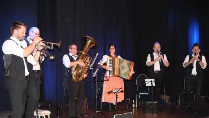 Bild: mfh
Die Alfelder Musikanten spielten im Capitol zum Tanz auf.