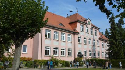 Bild: jr
Rückwirkend zum 1. September wurden die Elternbeiträge für das städtische Kinderhaus „Die kleinen Hankerler“ (Bild) angepasst. Bis zu fünf Buchungsstunden sind für die Eltern beitragsfrei.