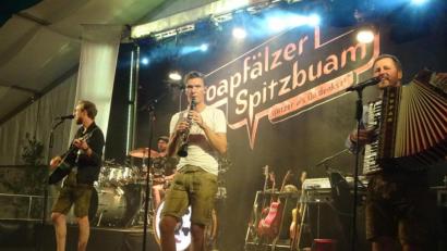 Bild: hm
Für die Pfreimder Kirwa haben die Veranstalter wieder Top-Bands verpflichten können. Das Finale am Montag bestreiten die „Stoapfälzer Spitzbuam“.