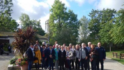 Bild: exb/Landratsamt Tirschenreuth/Seniorenfachstelle
Gruppenfoto mit den Seniorenbeauftragten der Städte, Märkte und Gemeinden (1. von rechts Wolfgang Fenzl, Sachgebietsleiter Seniorenfachstelle; 5. von rechts Ludwig Spreitzer, Kreisseniorenbeauftragter).