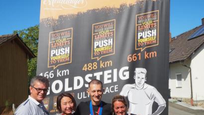 Bild: Lena Rückerl
Die drei Gewinner des Ultrarace sind erschöpft, aber glücklich.