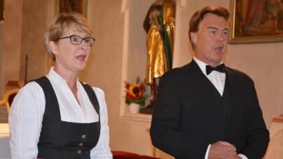 Bild: jr
Startenor Volker Bengl und seine Schwester Ulrike Machill-Bengl beim gemeinsamen Duett. Beide erhielten stürmischen Applaus