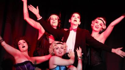 Bild: Landestheater Oberpfalz
„Life is a Cabaret“, heißt es am 18. Oktober zur Premiere des Landestheaters Oberpfalz.