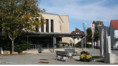 Bild: wro
Über bereits vor einigen Wochen in nichtöffentlicher Sitzung im Rathaus (Bild) gefasste Beschlüsse informierte nun Bürgermeister Toni Dutz.