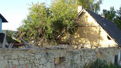 Bild: Houschka
Nicht gerade eine Zierde: Das verfallene Haus bei Högling.