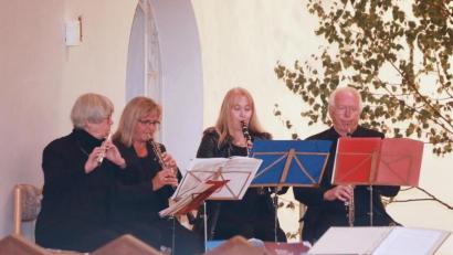 Bild: JOCHEN NEUMANN 
ERBENDORF
Das Holzbläserquartett mit (von links) Sybille Wagner, Helga Rose, Britta Schmidbauer und Jürgen Keppler.