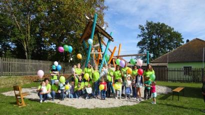 Bild: hm
Zahlreiche Kinder tummelten sich auf dem neuen Spielplatz.